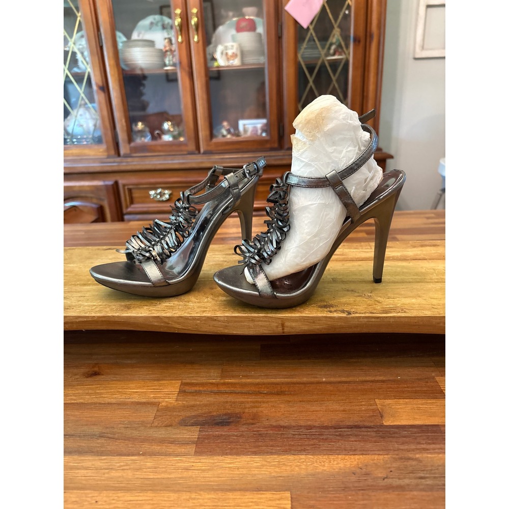 Carlos Santana Sandals Womens 8.5 Gunmetal Fair Metallic Bow T-Strap Platform